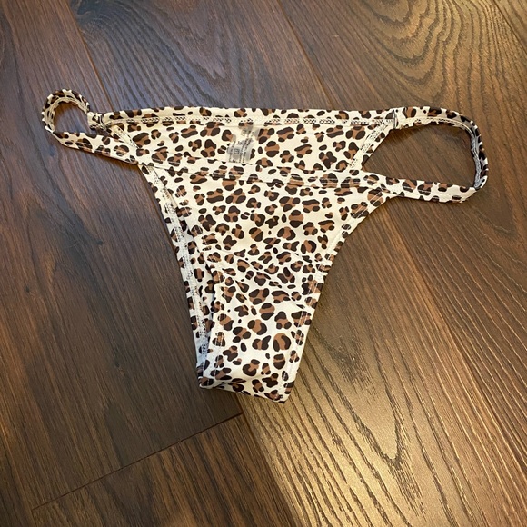 Mix match of bathing suits! - Picture 3 of 13